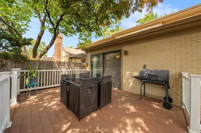 9698 Oakshire Street, Overland Park, KS 66214
