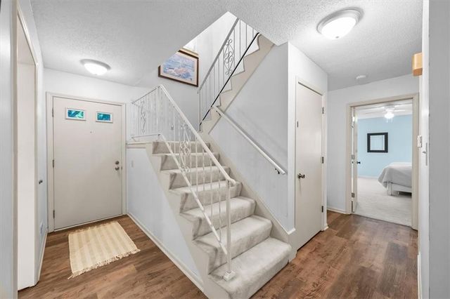 9698 Oakshire Street, Overland Park, KS 66214