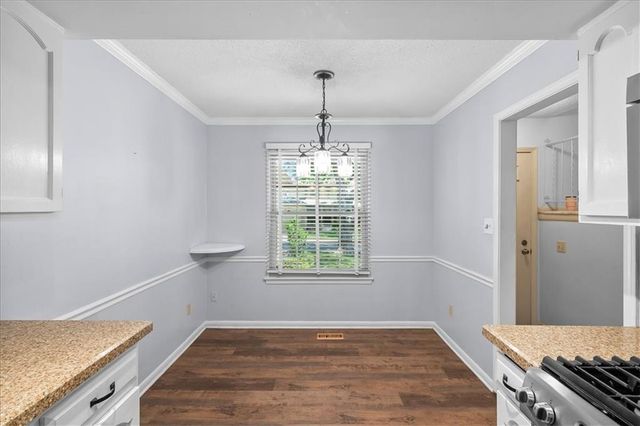 9698 Oakshire Street, Overland Park, KS 66214