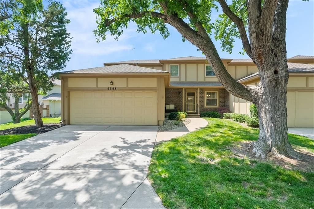 9698 Oakshire Street, Overland Park, KS 66214