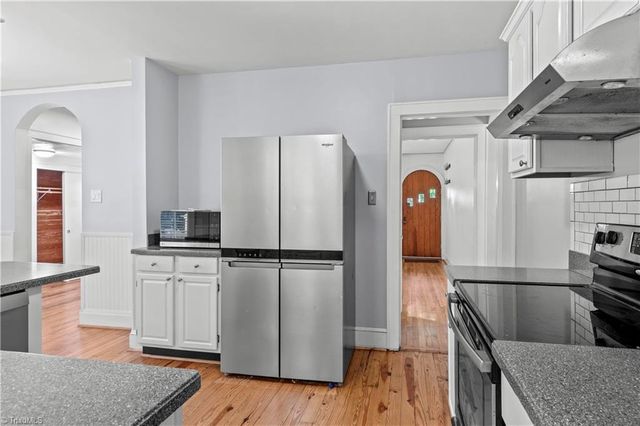 2117 N Peace Haven Road, Winston-salem, NC 27106