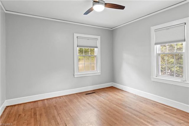 2117 N Peace Haven Road, Winston-salem, NC 27106