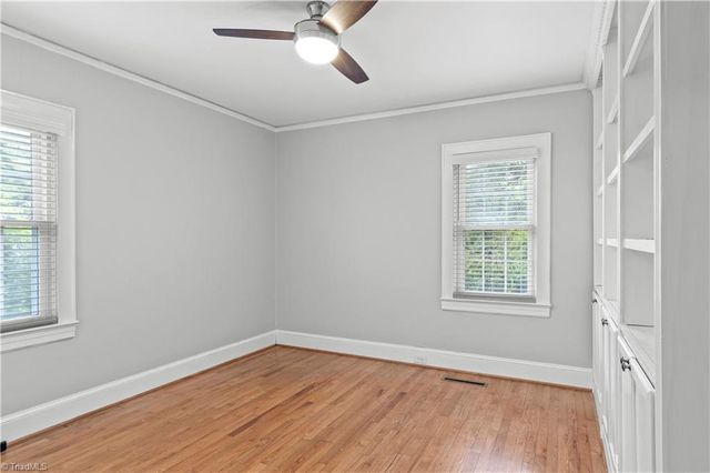 2117 N Peace Haven Road, Winston-salem, NC 27106