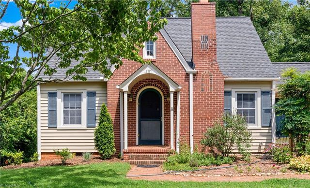 2117 N Peace Haven Road, Winston-salem, NC 27106
