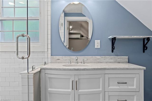 2117 N Peace Haven Road, Winston-salem, NC 27106