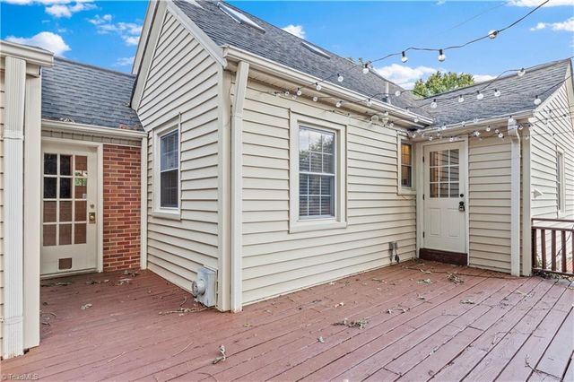 2117 N Peace Haven Road, Winston-salem, NC 27106