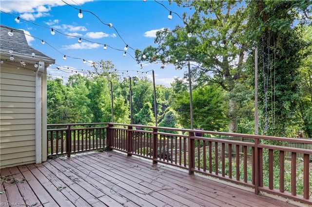 2117 N Peace Haven Road, Winston-salem, NC 27106