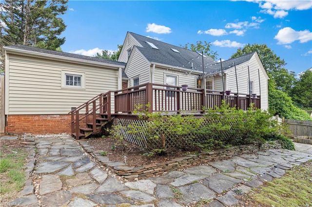 2117 N Peace Haven Road, Winston-salem, NC 27106