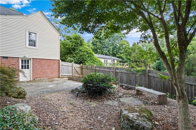 2117 N Peace Haven Road, Winston-salem, NC 27106