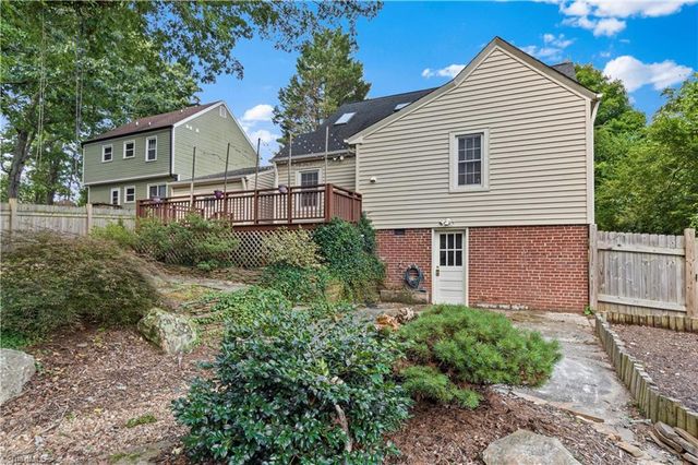 2117 N Peace Haven Road, Winston-salem, NC 27106