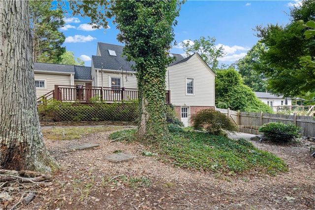 2117 N Peace Haven Road, Winston-salem, NC 27106