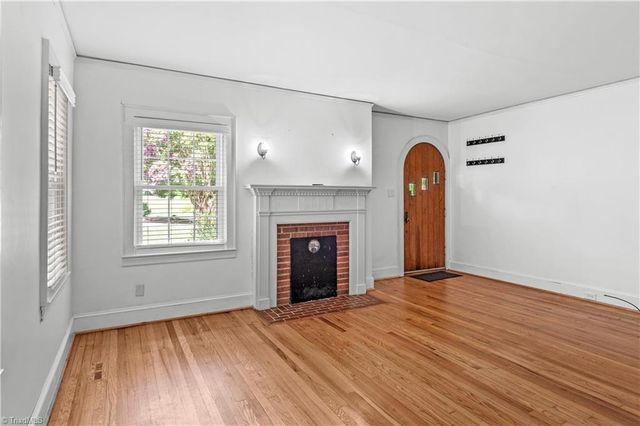 2117 N Peace Haven Road, Winston-salem, NC 27106