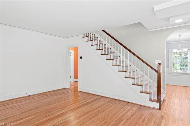 2117 N Peace Haven Road, Winston-salem, NC 27106