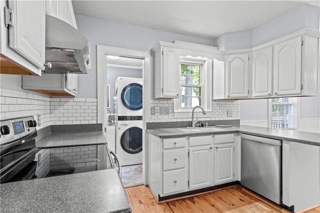 2117 N Peace Haven Road, Winston-salem, NC 27106