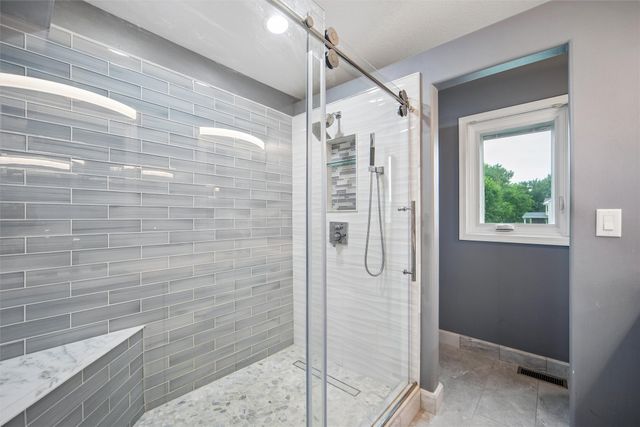 9110 Timberwood Drive, Johnston, IA 50131