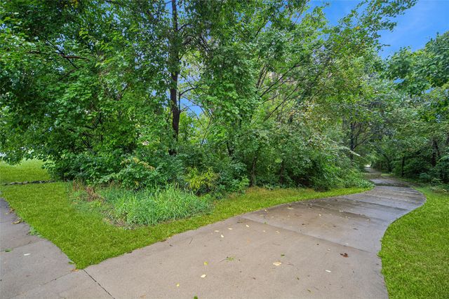 9110 Timberwood Drive, Johnston, IA 50131