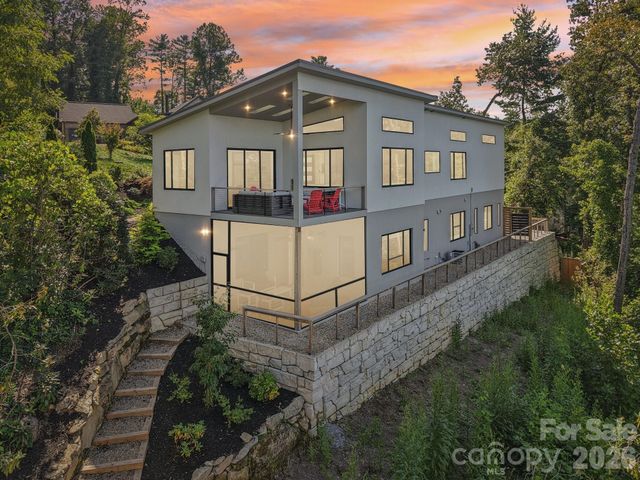 55 Laurel Spring Lane, Hendersonville, NC 28739