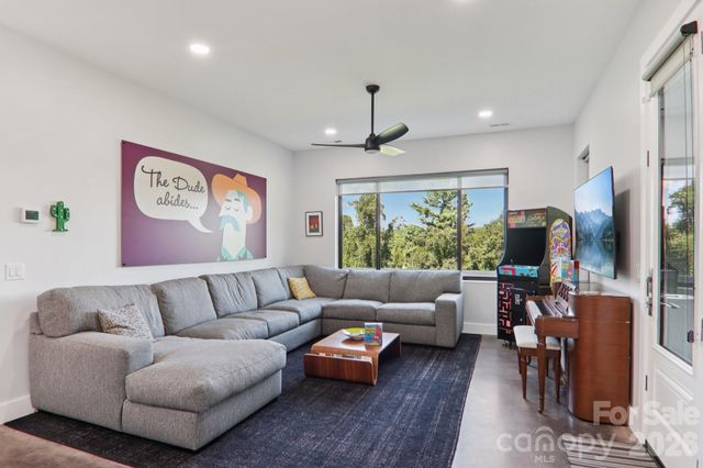 55 Laurel Spring Lane, Hendersonville, NC 28739