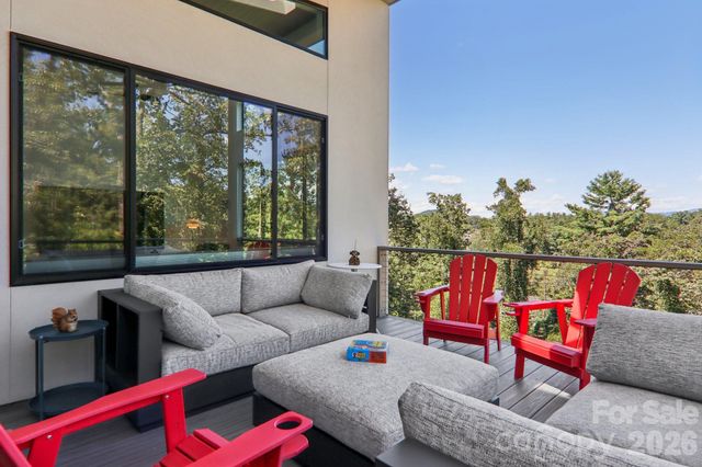 55 Laurel Spring Lane, Hendersonville, NC 28739