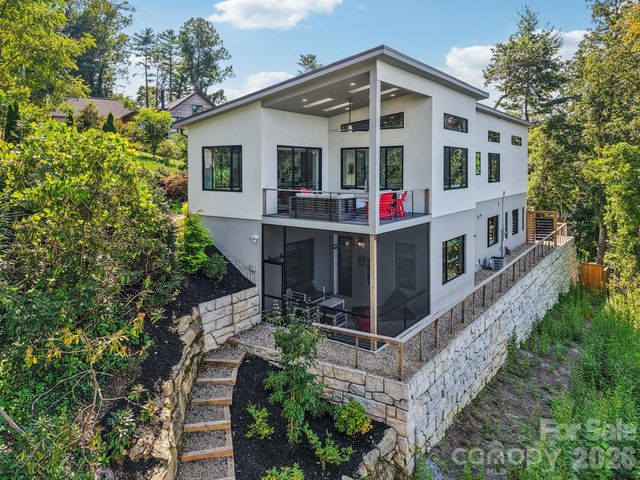 55 Laurel Spring Lane, Hendersonville, NC 28739