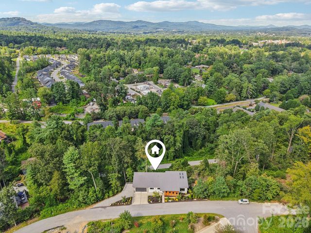 55 Laurel Spring Lane, Hendersonville, NC 28739