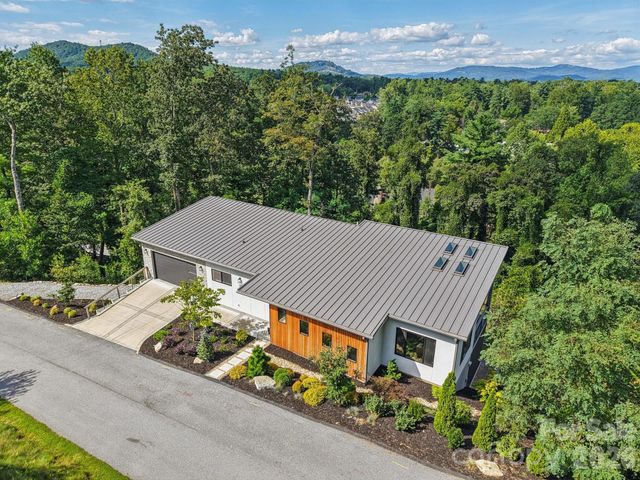 55 Laurel Spring Lane, Hendersonville, NC 28739