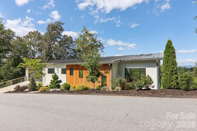 55 Laurel Spring Lane, Hendersonville, NC 28739