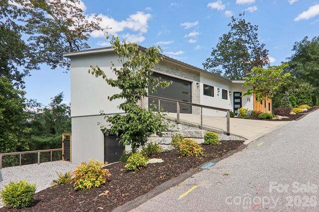55 Laurel Spring Lane, Hendersonville, NC 28739