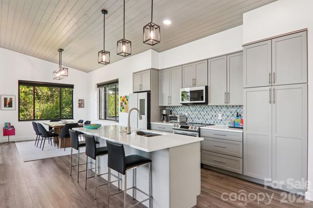 55 Laurel Spring Lane, Hendersonville, NC 28739