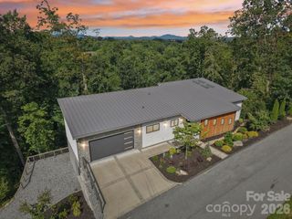 55 Laurel Spring Lane, Hendersonville, NC 28739