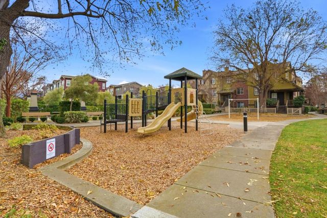 70 Towne Circle, Mountain View, CA 94040