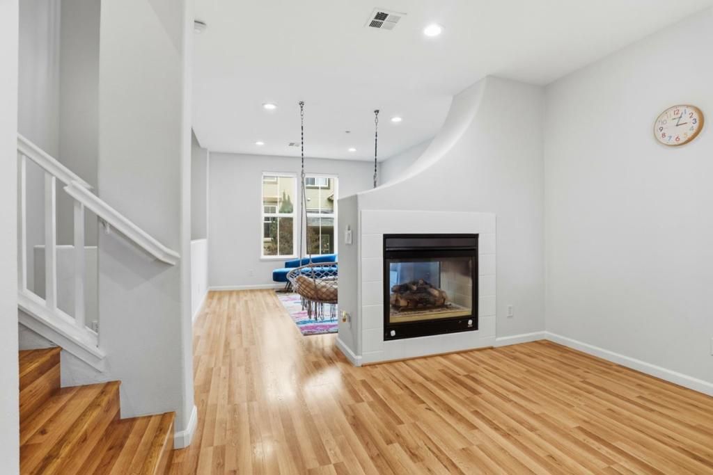Image 13 of property listing at 70 Towne Circle, Mountain View, CA 94040