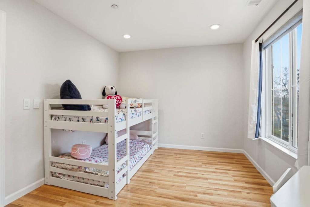 Image 20 of property listing at 70 Towne Circle, Mountain View, CA 94040