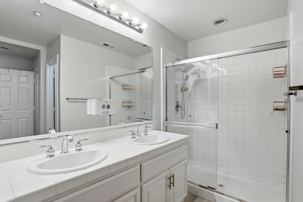 Image 26 of property listing at 70 Towne Circle, Mountain View, CA 94040