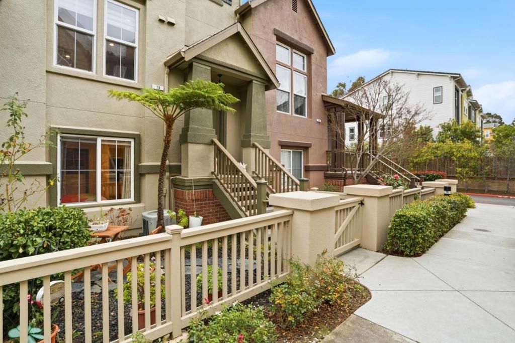 Image 3 of property listing at 70 Towne Circle, Mountain View, CA 94040