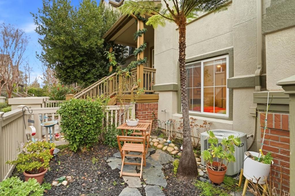 Image 4 of property listing at 70 Towne Circle, Mountain View, CA 94040