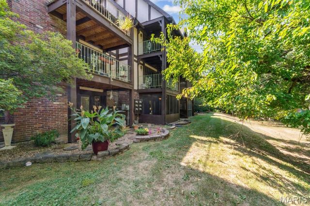 1436 Heritage Landing 107, St Charles, MO 63303