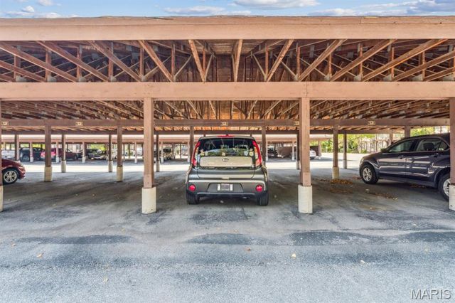 1436 Heritage Landing 107, St Charles, MO 63303