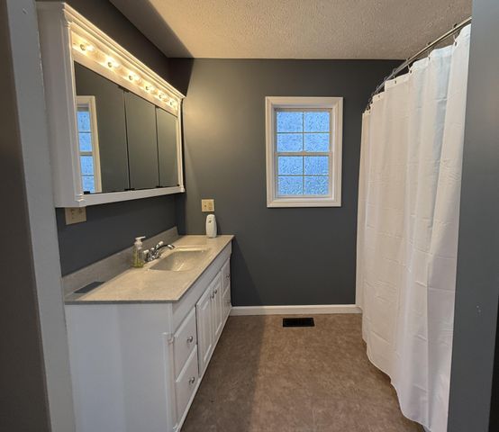 1543 W Tunnel Hill Road, Owingsville, KY 40360