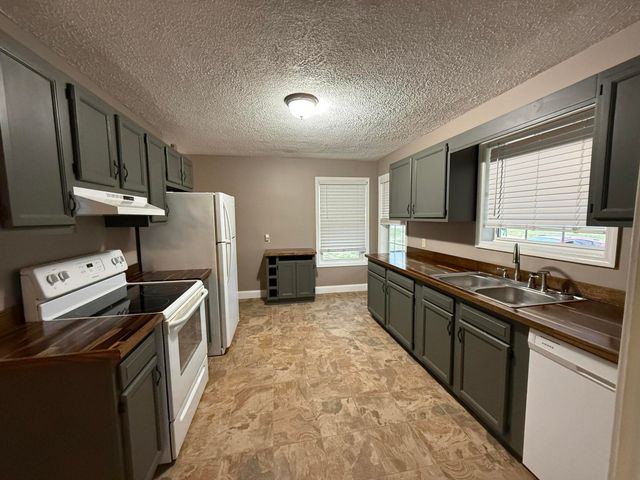 1543 W Tunnel Hill Road, Owingsville, KY 40360