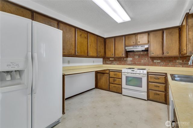 10074 SE 213th Place, Kent, WA 98031