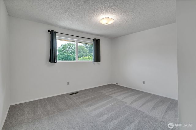 10074 SE 213th Place, Kent, WA 98031
