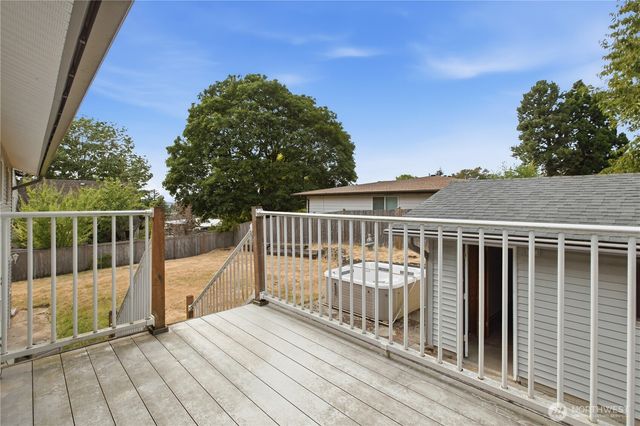 10074 SE 213th Place, Kent, WA 98031