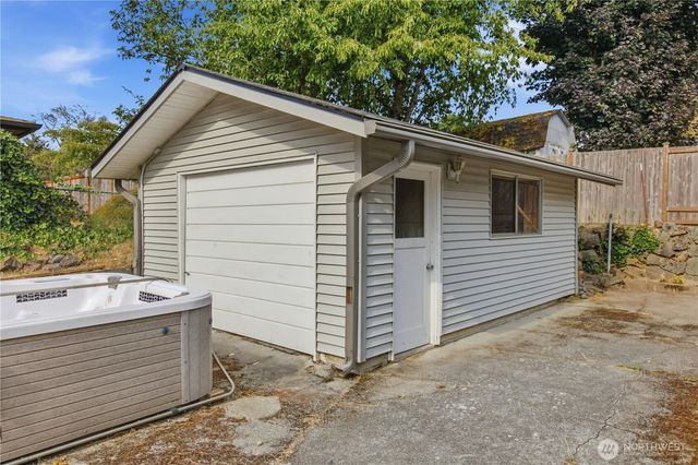 10074 SE 213th Place, Kent, WA 98031