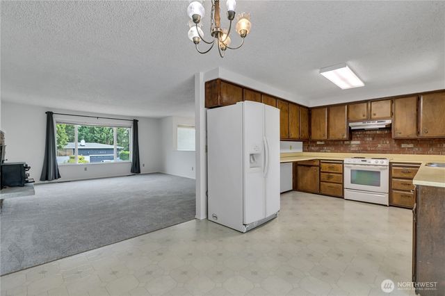 10074 SE 213th Place, Kent, WA 98031