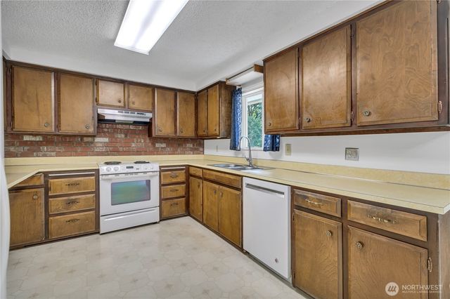 10074 SE 213th Place, Kent, WA 98031