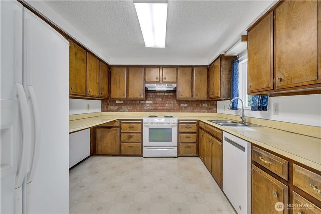 10074 SE 213th Place, Kent, WA 98031