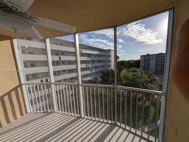 1750 NE 191st St 622-3, Miami, FL 33179
