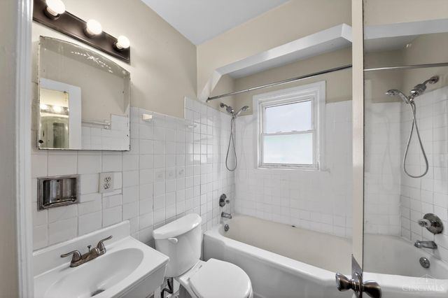 1778 Ashbrook Drive, Cincinnati, OH 45238