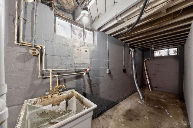 1778 Ashbrook Drive, Cincinnati, OH 45238